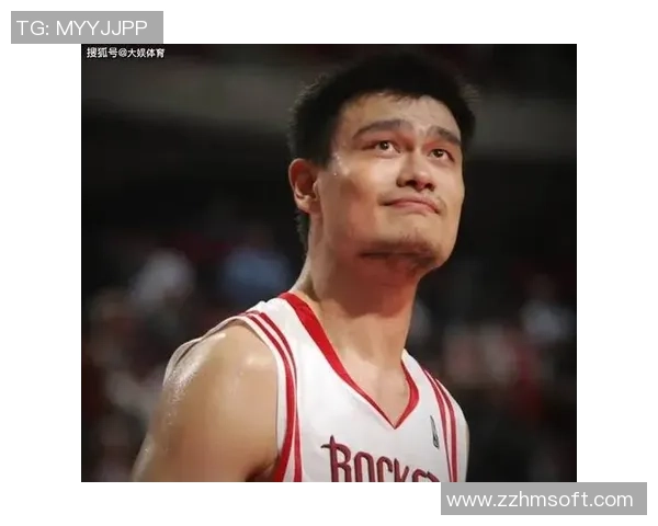 姚明在国际赛场上的精彩表情与外国球员的互动瞬间回顾