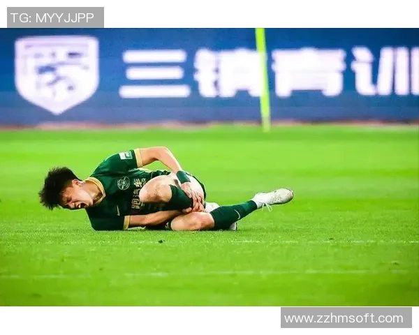 中超激战:多特蒙德险胜曼联乌龙球成比赛转折点引发热议 中超激战:多特蒙德险胜曼联乌龙球成比赛转折点引发热议