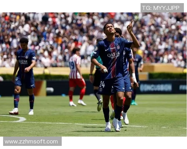 意甲激战:巴黎圣日耳曼与热刺平局补时进球引发全场狂欢